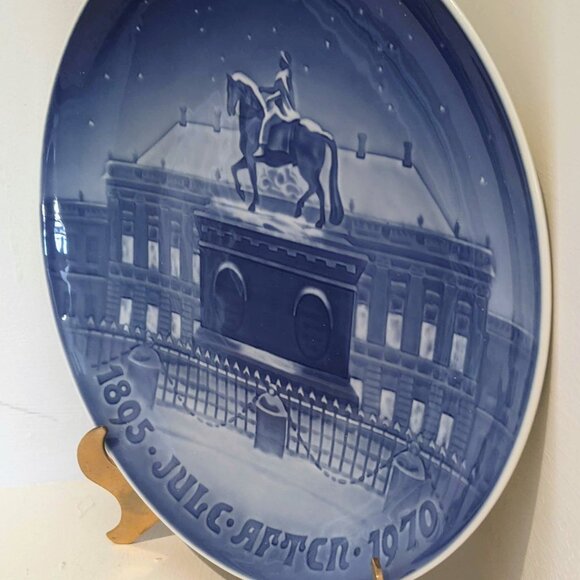 1970 "The Royal Palace" 1895 - Bing and Grondahl - Christmas Plate - Picture 2 of 5